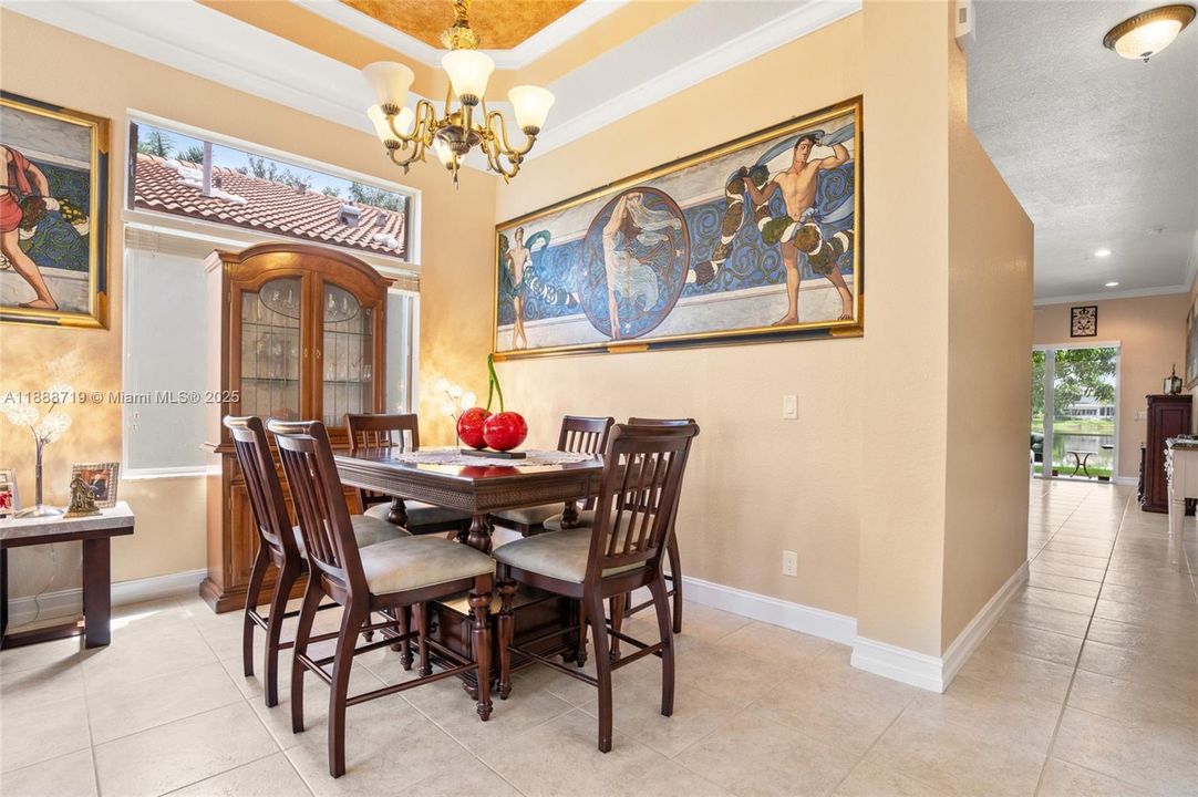 Под контрактом: $715,000 (3 спален, 2 ванн, 1900 Квадратных фут)