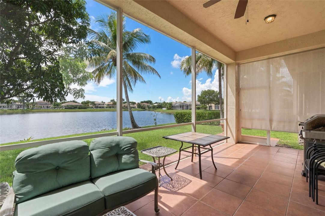 Под контрактом: $715,000 (3 спален, 2 ванн, 1900 Квадратных фут)