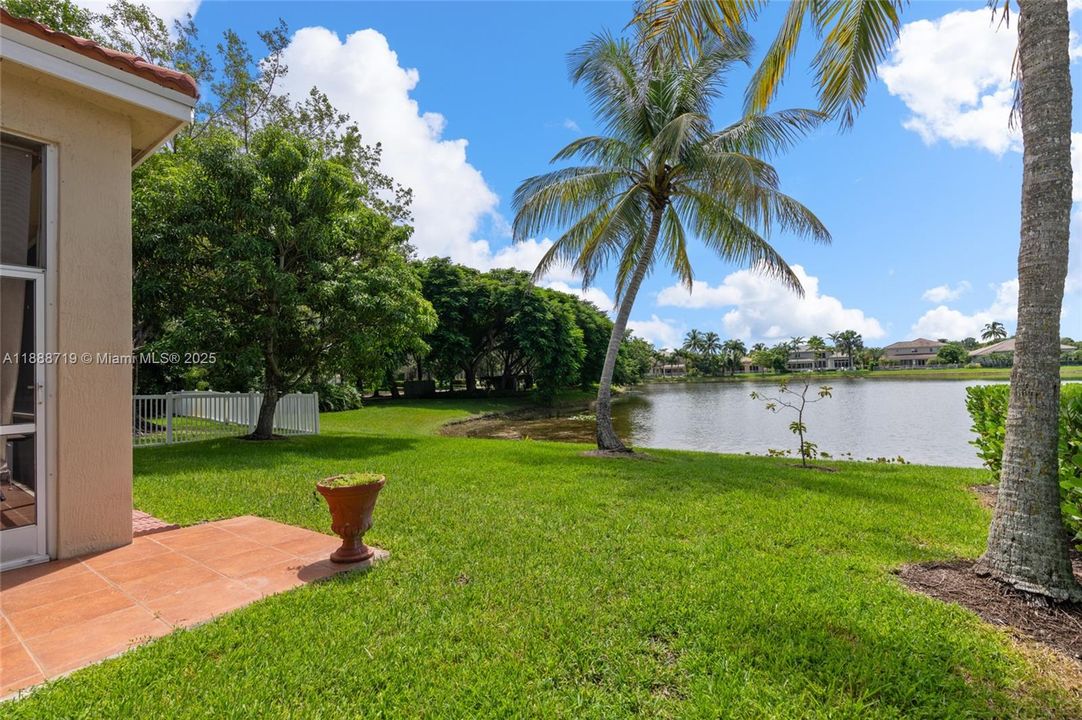 Под контрактом: $715,000 (3 спален, 2 ванн, 1900 Квадратных фут)