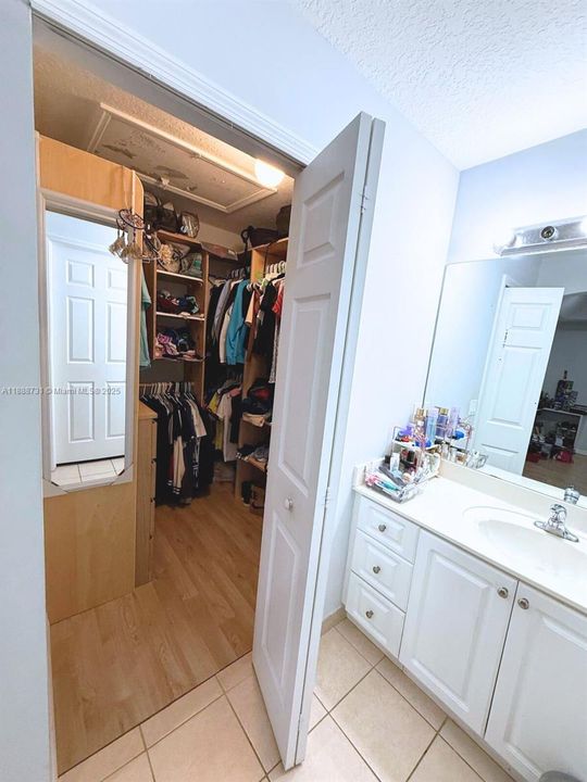 En Venta: $380,000 (3 camas, 2 baños, 1383 Pies cuadrados)