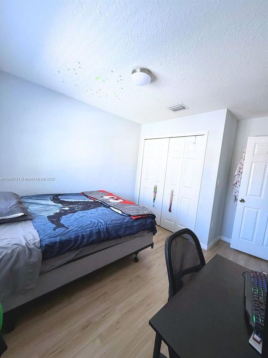 En Venta: $380,000 (3 camas, 2 baños, 1383 Pies cuadrados)