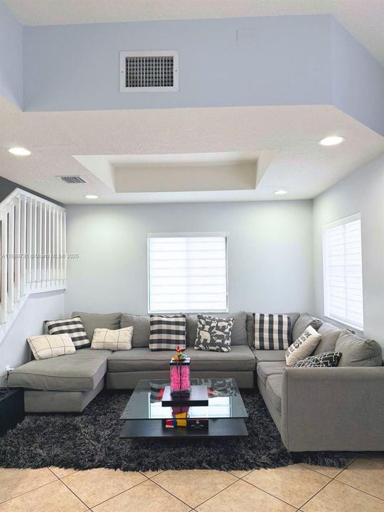 En Venta: $380,000 (3 camas, 2 baños, 1383 Pies cuadrados)