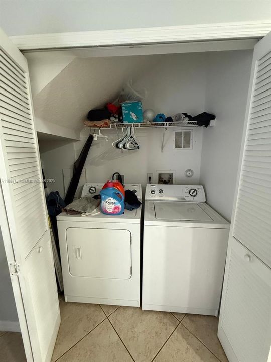 En Venta: $380,000 (3 camas, 2 baños, 1383 Pies cuadrados)