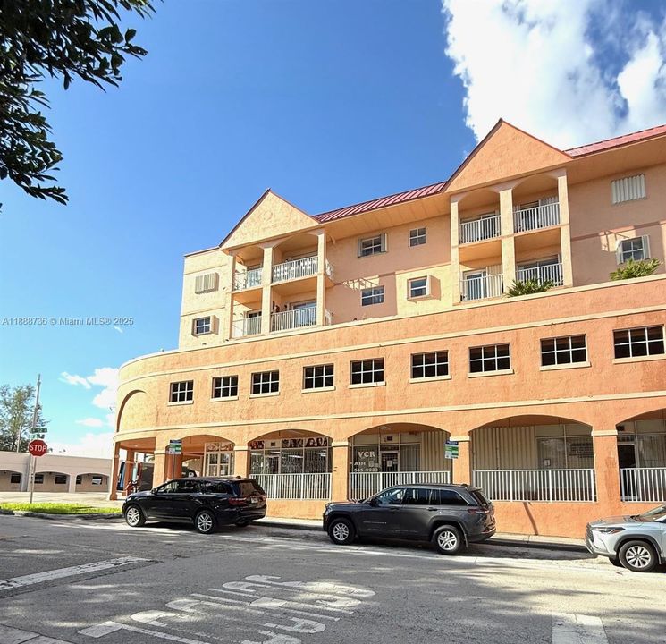 Presidential Corner side