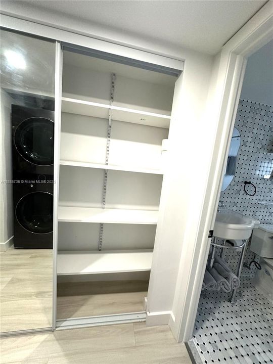 Closet system - hallway