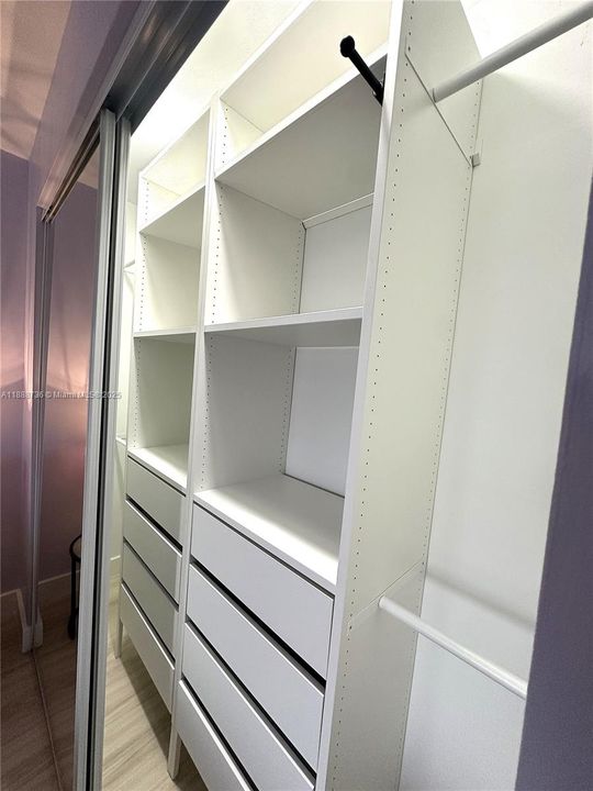 Closet system - Bedroom