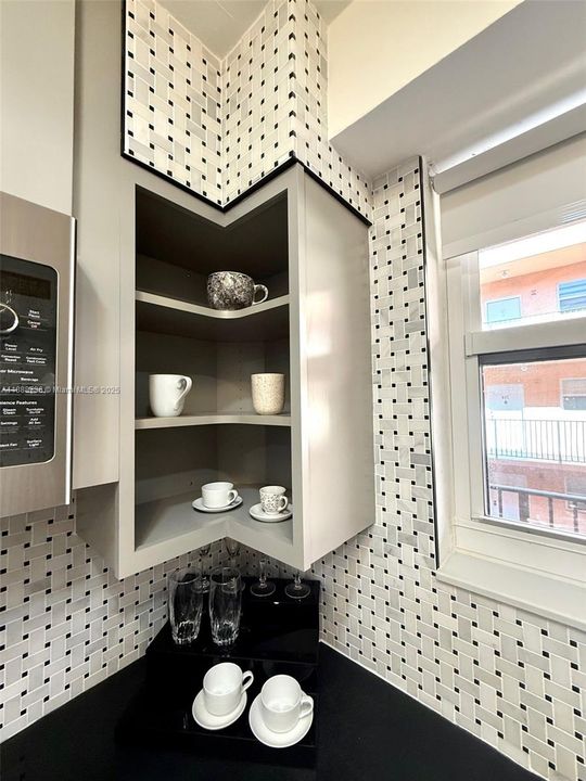 Kitchen corner cabinet