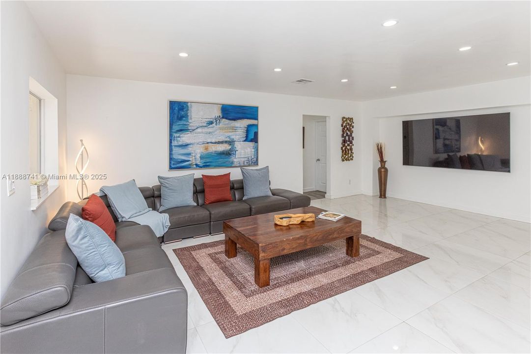 For Sale: $1,685,000 (5 beds, 3 baths, 3588 Square Feet)