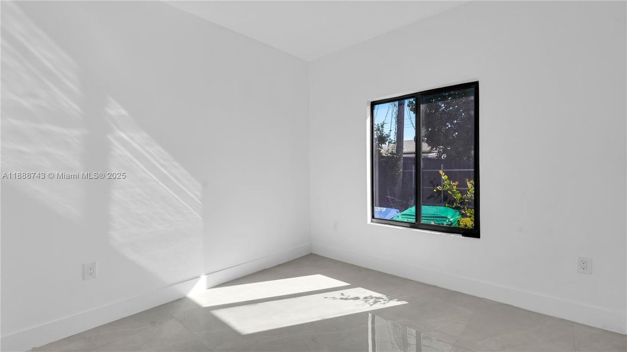 Active With Contract: $3,330 (3 beds, 2 baths, 1250 Square Feet)