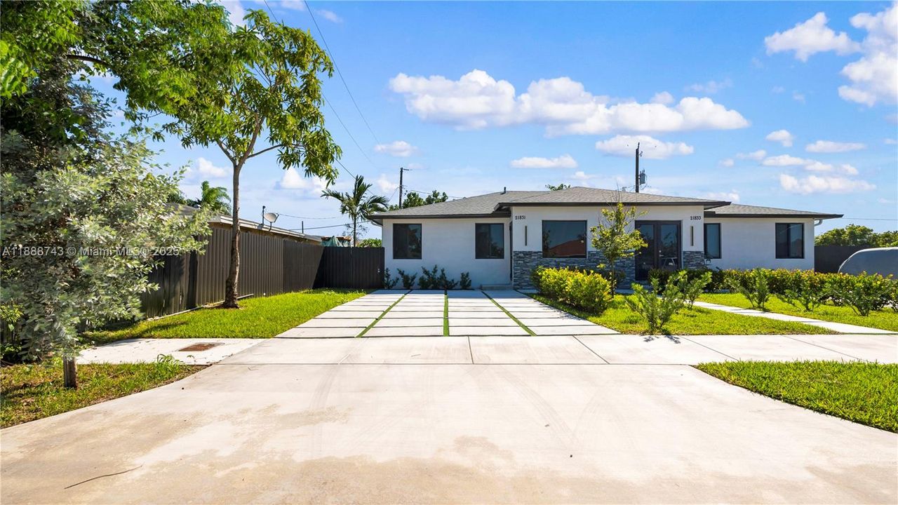 Active With Contract: $3,330 (3 beds, 2 baths, 1250 Square Feet)