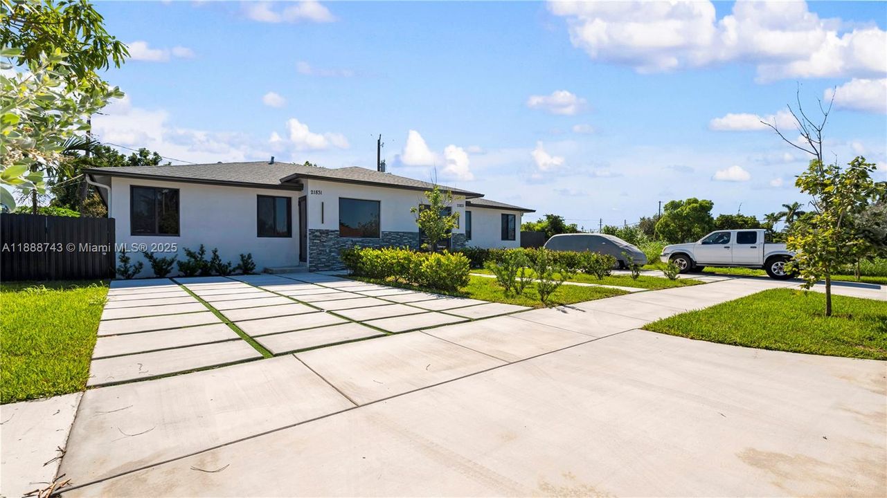 Active With Contract: $3,330 (3 beds, 2 baths, 1250 Square Feet)