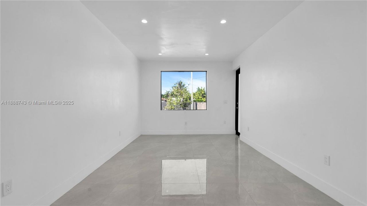 Active With Contract: $3,330 (3 beds, 2 baths, 1250 Square Feet)