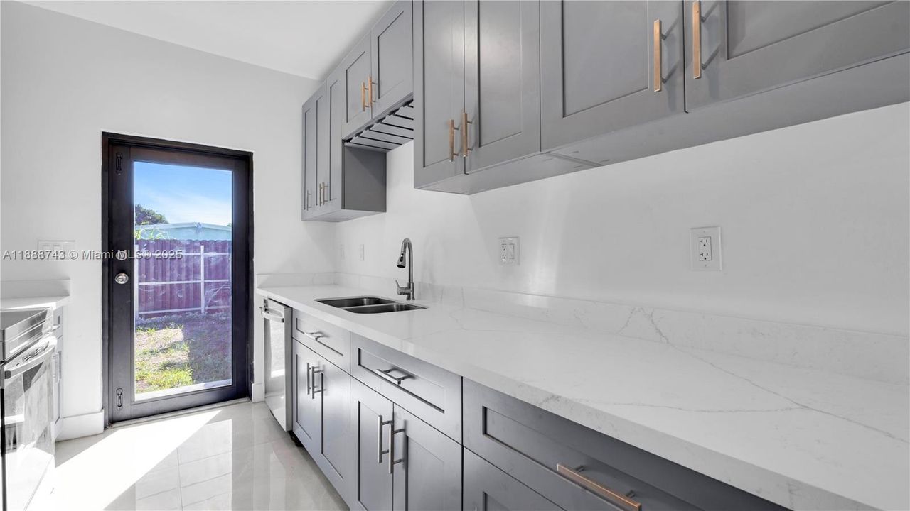 Active With Contract: $3,330 (3 beds, 2 baths, 1250 Square Feet)