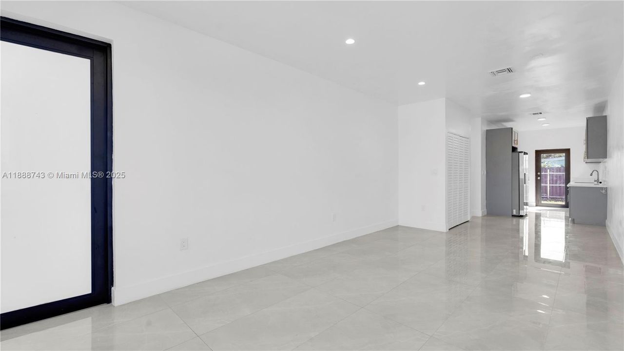 Active With Contract: $3,330 (3 beds, 2 baths, 1250 Square Feet)