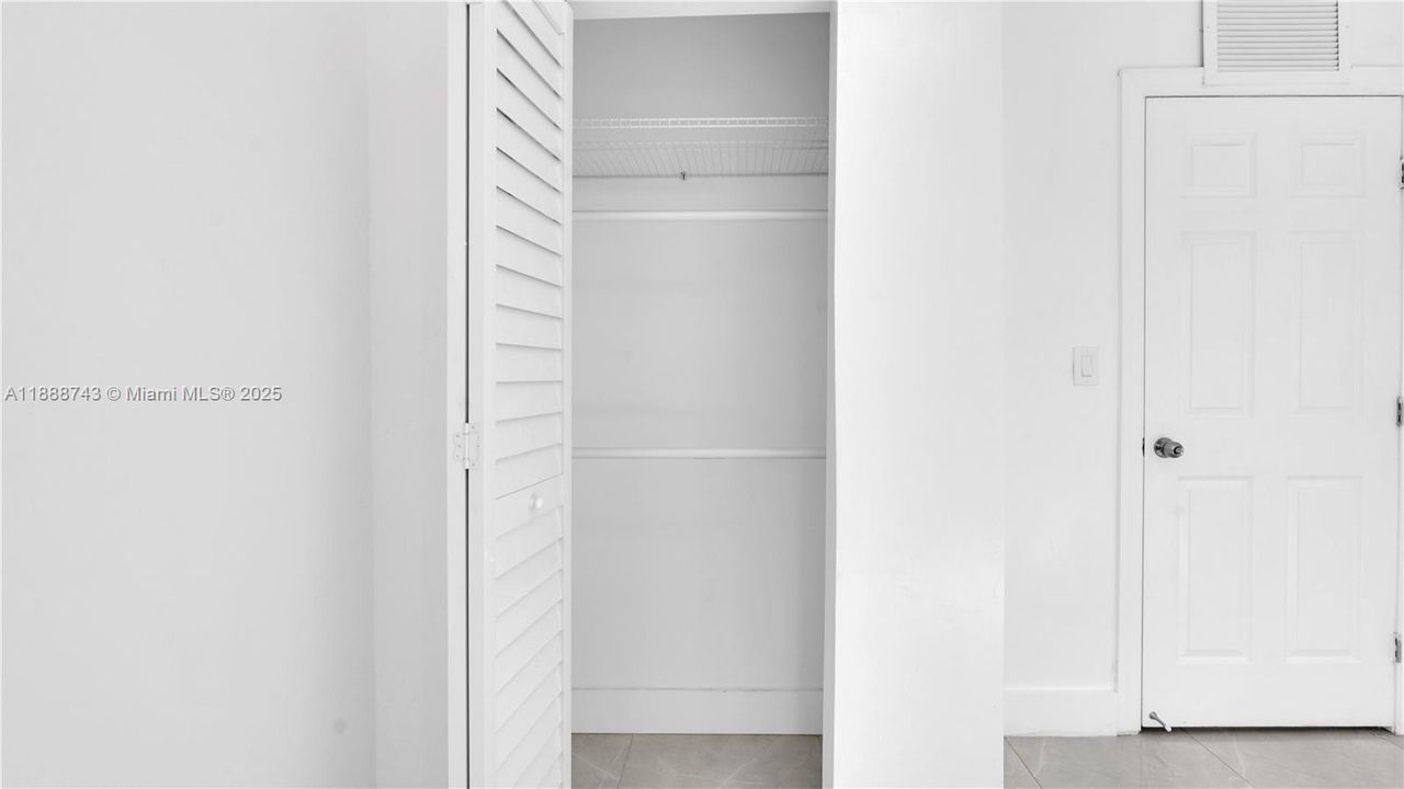 Active With Contract: $3,330 (3 beds, 2 baths, 1250 Square Feet)