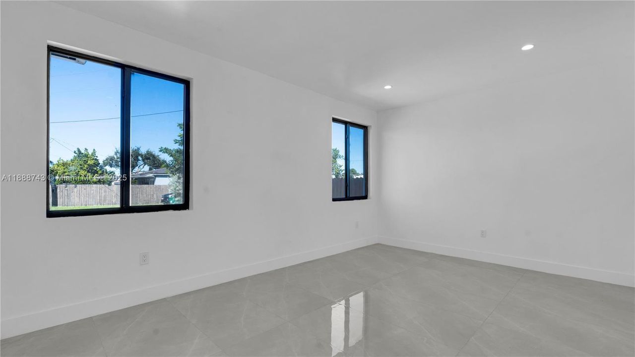 Active With Contract: $3,330 (3 beds, 2 baths, 1250 Square Feet)