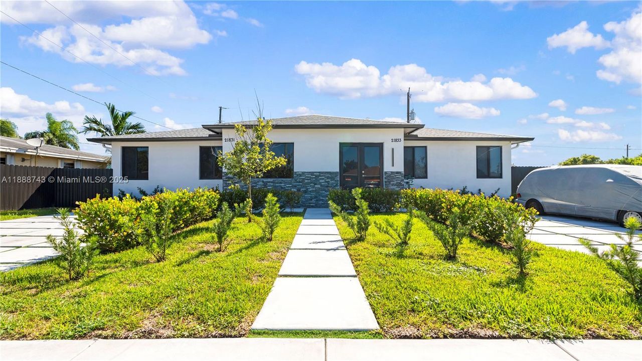 Active With Contract: $3,330 (3 beds, 2 baths, 1250 Square Feet)