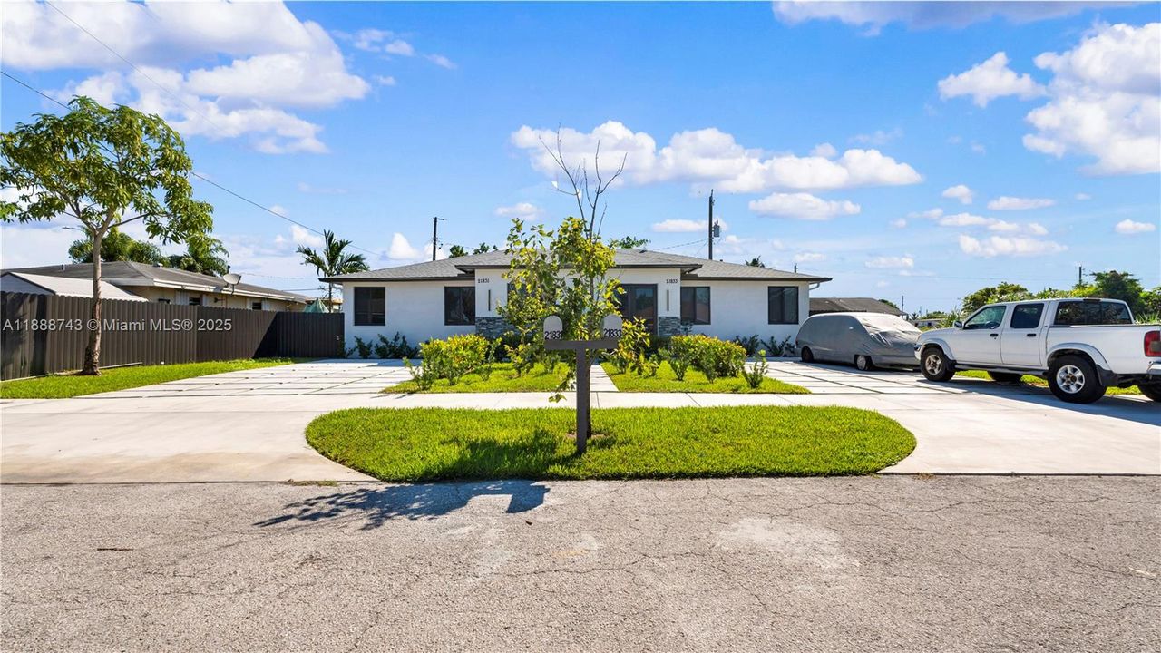 Active With Contract: $3,330 (3 beds, 2 baths, 1250 Square Feet)