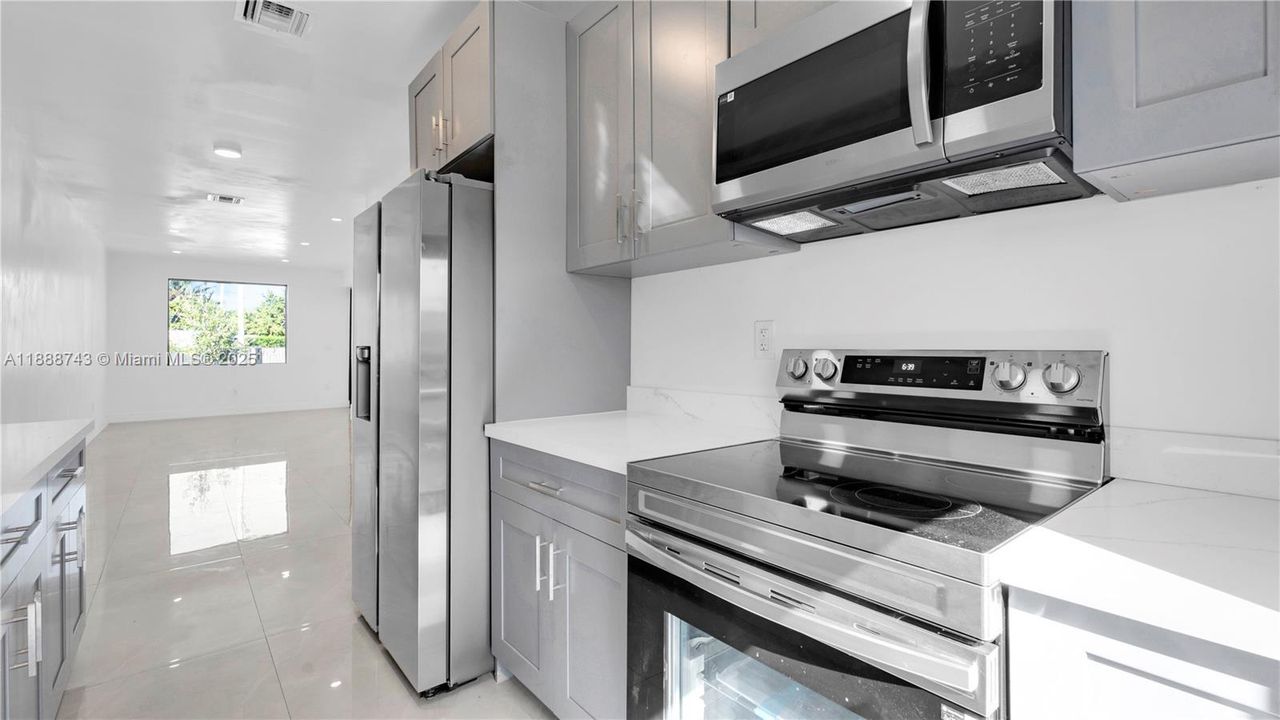 Active With Contract: $3,330 (3 beds, 2 baths, 1250 Square Feet)