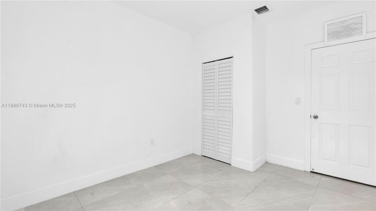 Active With Contract: $3,330 (3 beds, 2 baths, 1250 Square Feet)