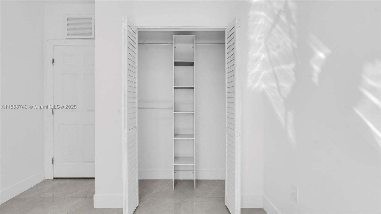 Active With Contract: $3,330 (3 beds, 2 baths, 1250 Square Feet)