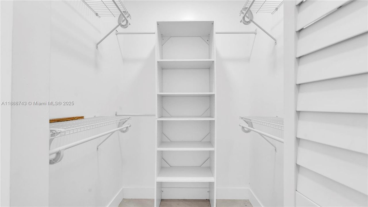 Active With Contract: $3,330 (3 beds, 2 baths, 1250 Square Feet)