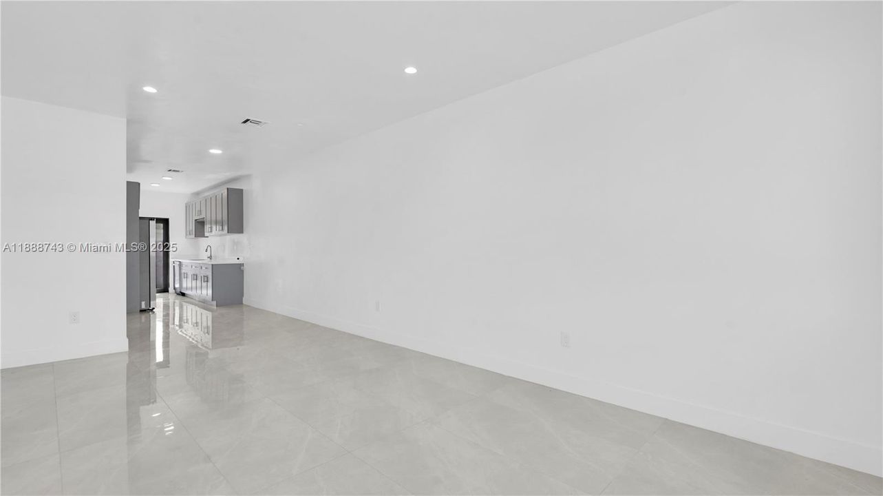 Active With Contract: $3,330 (3 beds, 2 baths, 1250 Square Feet)