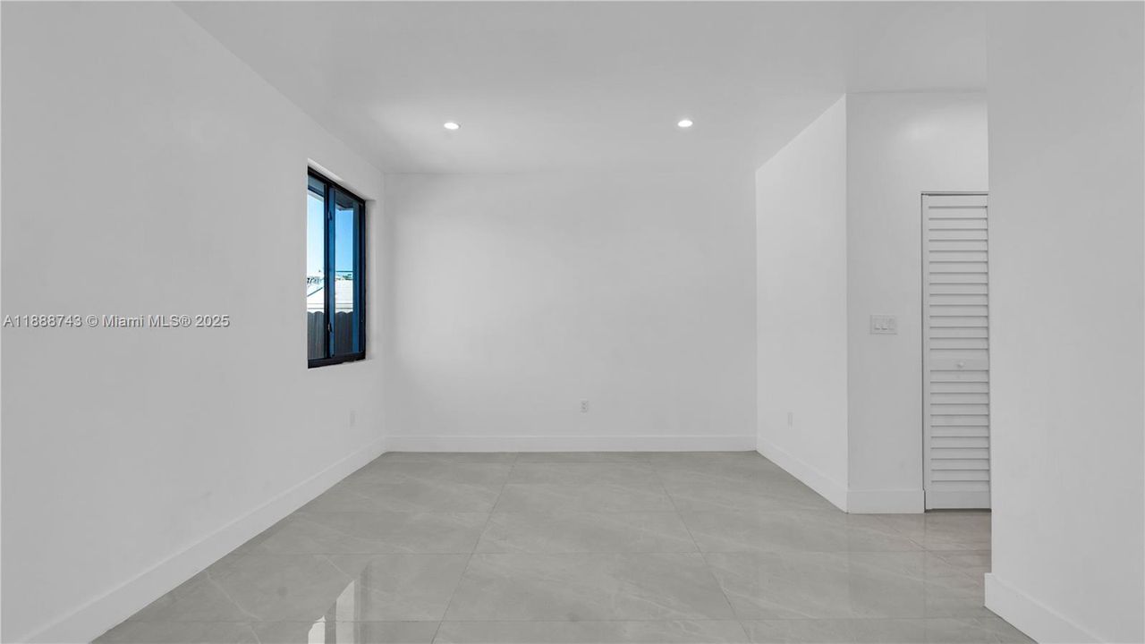 Active With Contract: $3,330 (3 beds, 2 baths, 1250 Square Feet)