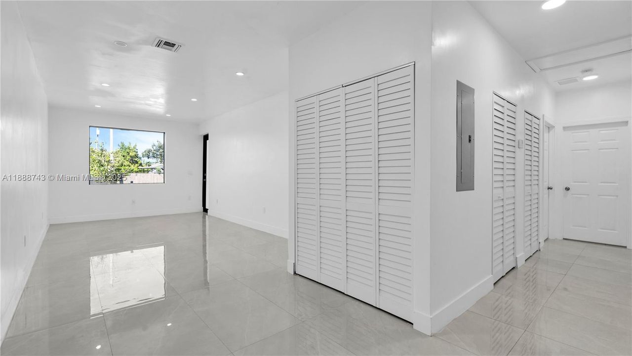 Active With Contract: $3,330 (3 beds, 2 baths, 1250 Square Feet)