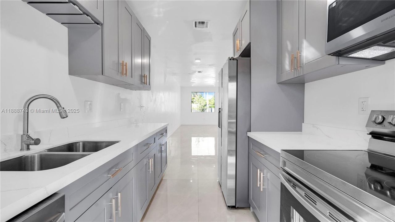 Active With Contract: $3,330 (3 beds, 2 baths, 1250 Square Feet)