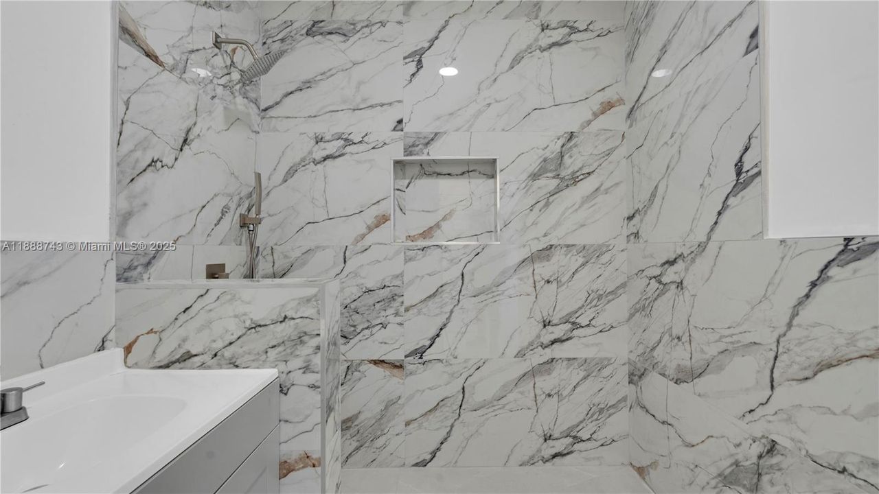 Active With Contract: $3,330 (3 beds, 2 baths, 1250 Square Feet)