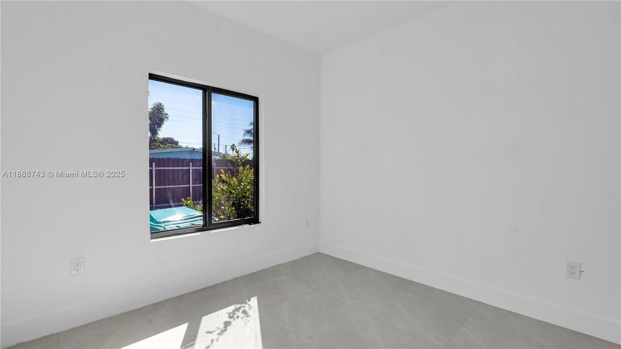 Active With Contract: $3,330 (3 beds, 2 baths, 1250 Square Feet)