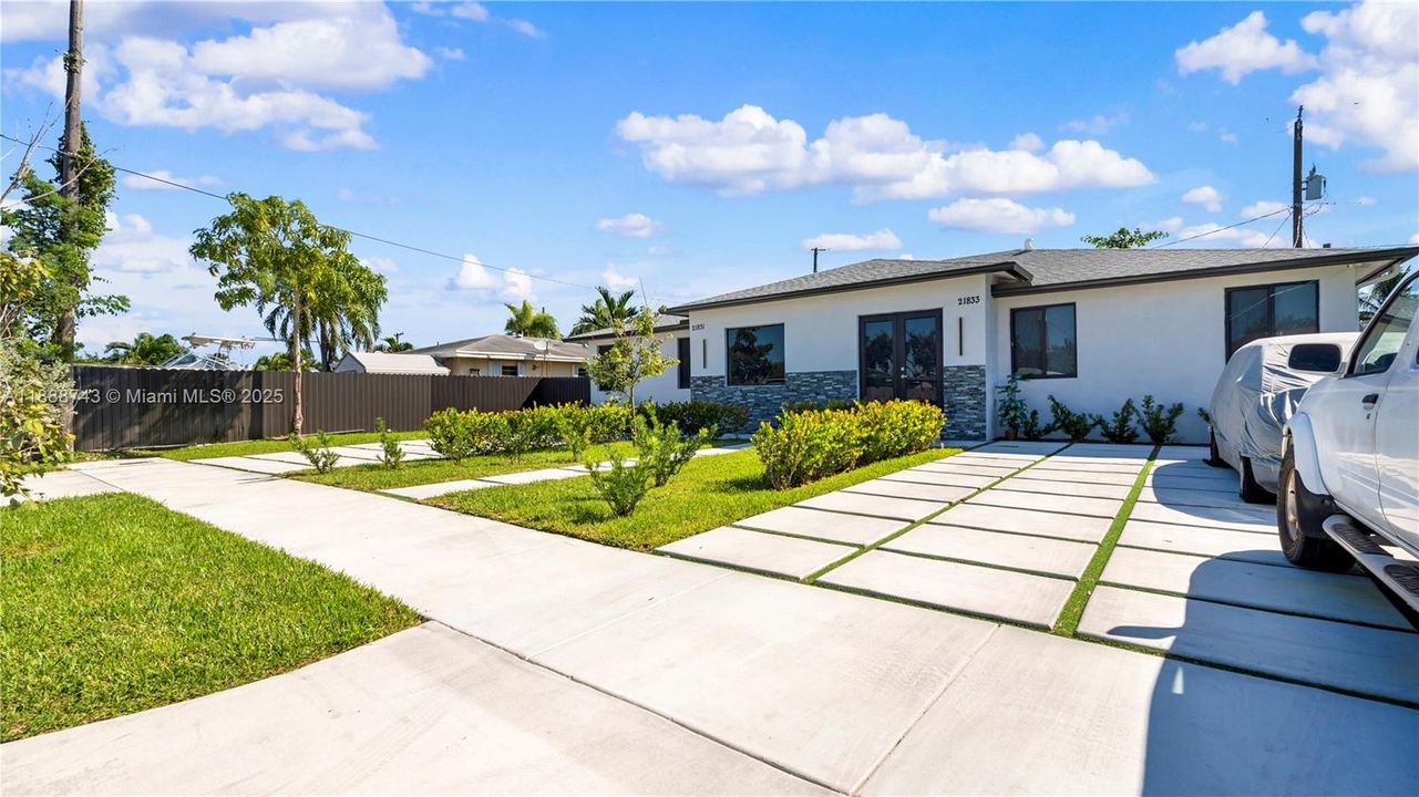 Active With Contract: $3,330 (3 beds, 2 baths, 1250 Square Feet)