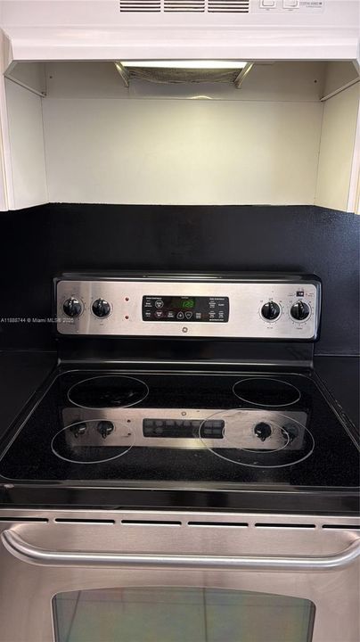 Active With Contract: $450,000 (3 beds, 2 baths, 1210 Square Feet)