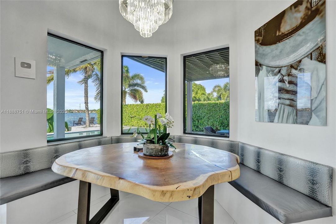 En Venta: $1,900,000 (5 camas, 3 baños, 3273 Pies cuadrados)