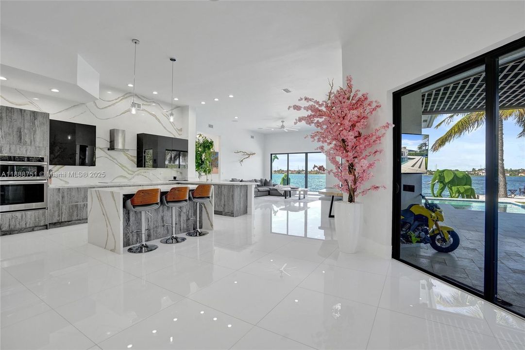 En Venta: $1,900,000 (5 camas, 3 baños, 3273 Pies cuadrados)