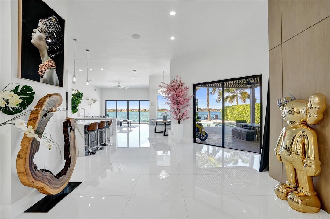 En Venta: $1,900,000 (5 camas, 3 baños, 3273 Pies cuadrados)