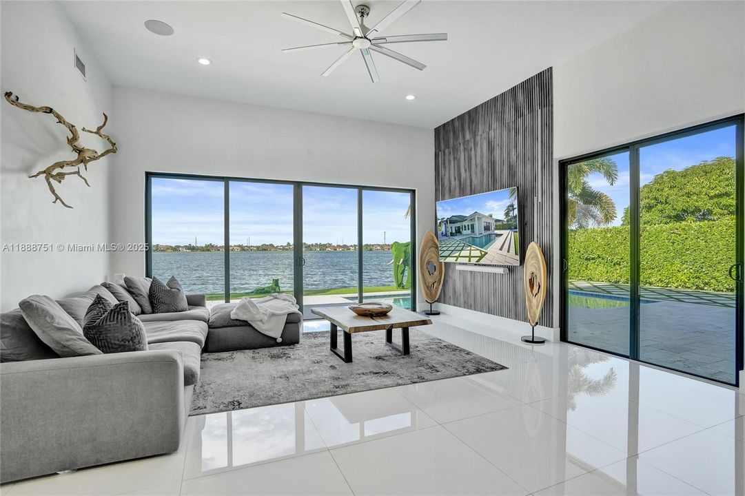 En Venta: $1,900,000 (5 camas, 3 baños, 3273 Pies cuadrados)