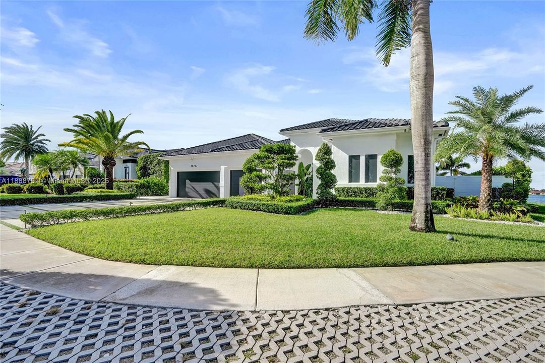 En Venta: $1,900,000 (5 camas, 3 baños, 3273 Pies cuadrados)