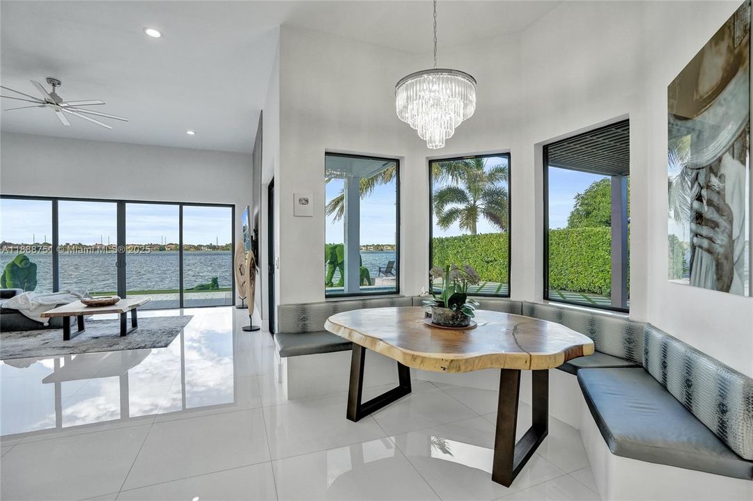 En Venta: $1,900,000 (5 camas, 3 baños, 3273 Pies cuadrados)