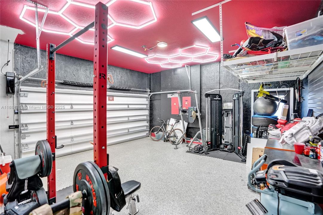 En Venta: $1,900,000 (5 camas, 3 baños, 3273 Pies cuadrados)