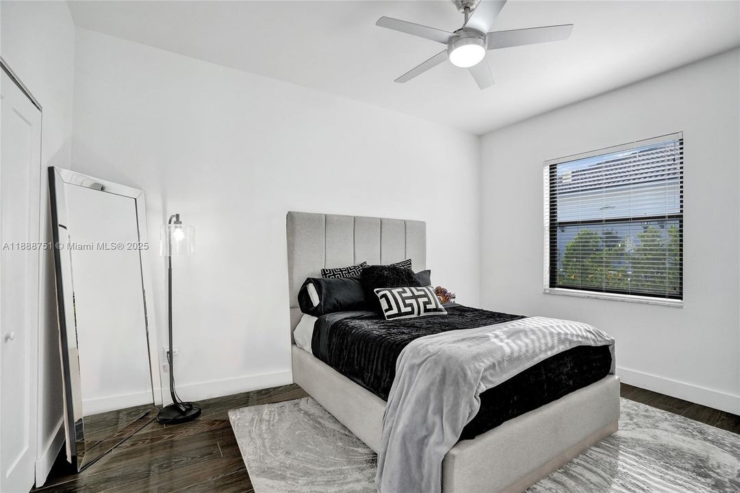 En Venta: $1,900,000 (5 camas, 3 baños, 3273 Pies cuadrados)