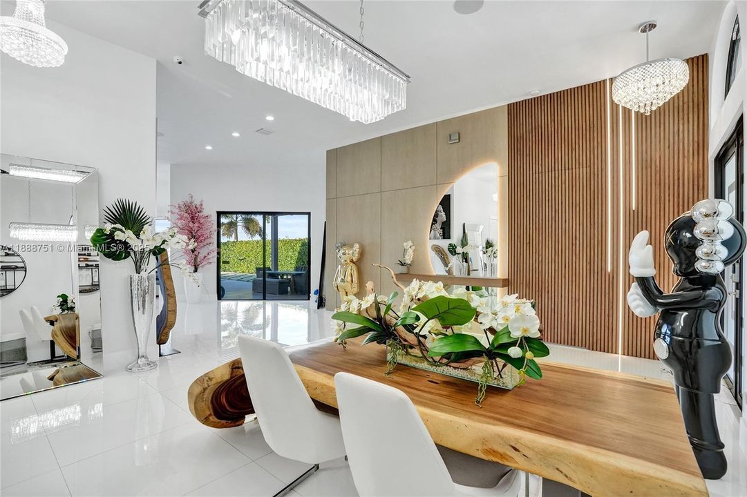 En Venta: $1,900,000 (5 camas, 3 baños, 3273 Pies cuadrados)