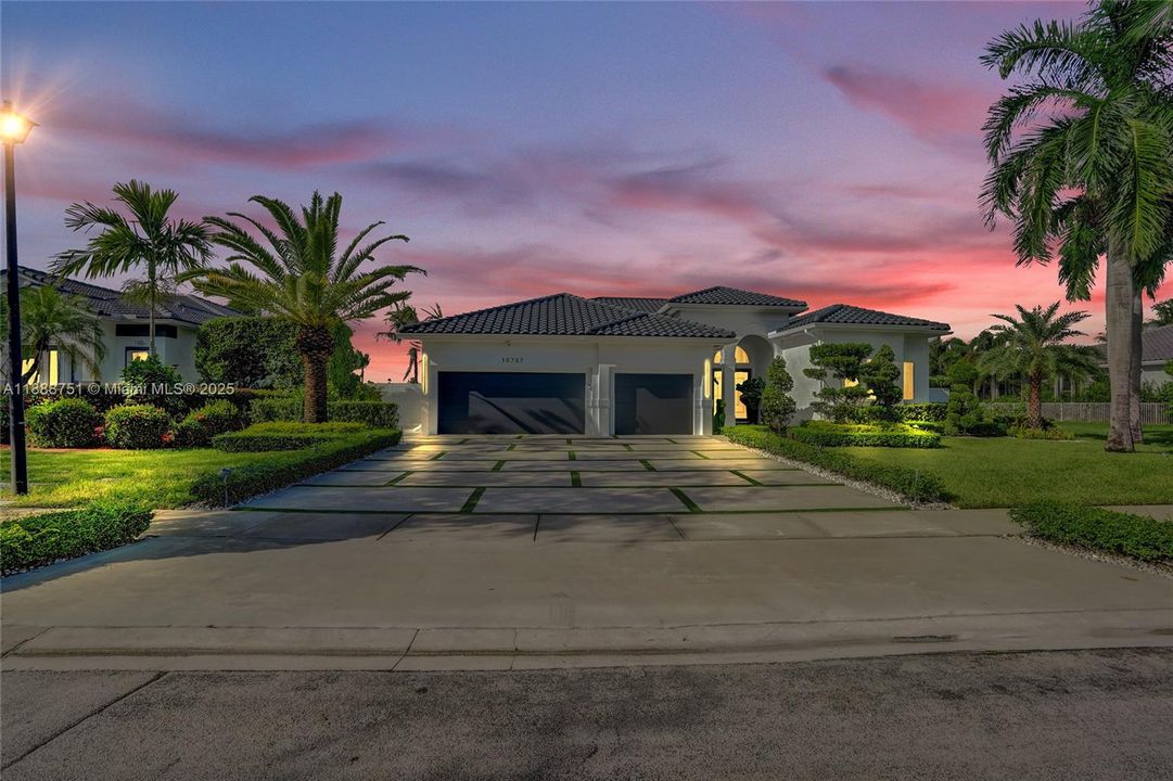 En Venta: $1,900,000 (5 camas, 3 baños, 3273 Pies cuadrados)