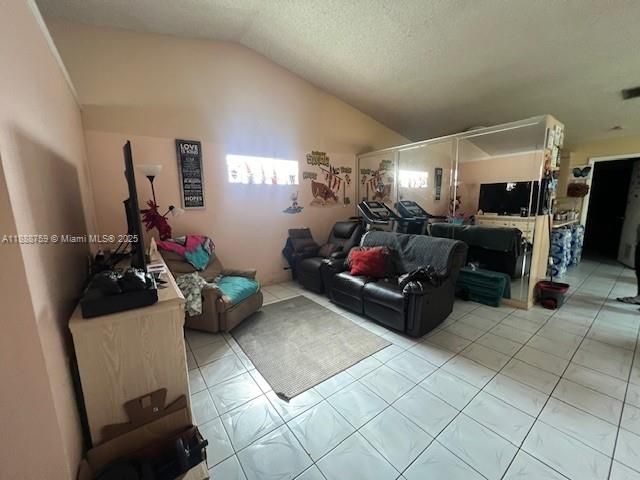 Activo con contrato: $435,000 (3 camas, 2 baños, 1506 Pies cuadrados)