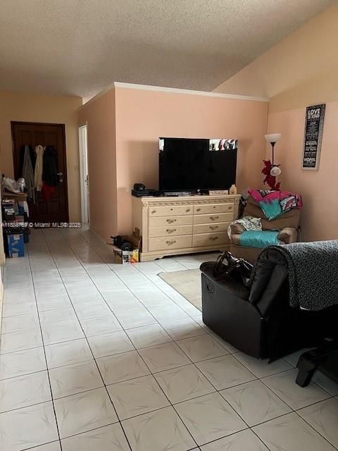 Activo con contrato: $435,000 (3 camas, 2 baños, 1506 Pies cuadrados)