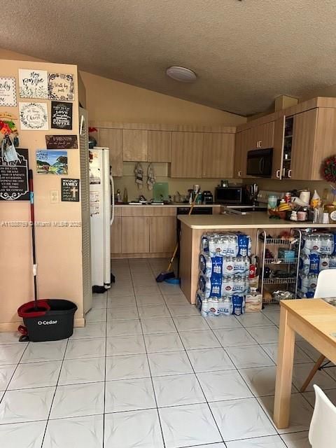 Activo con contrato: $435,000 (3 camas, 2 baños, 1506 Pies cuadrados)