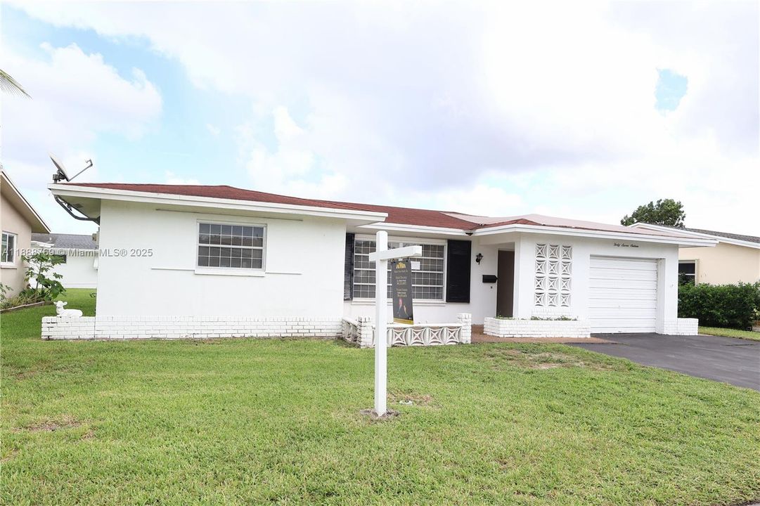 合同活跃: $200,000 (2 贝兹, 2 浴室, 1579 平方英尺)