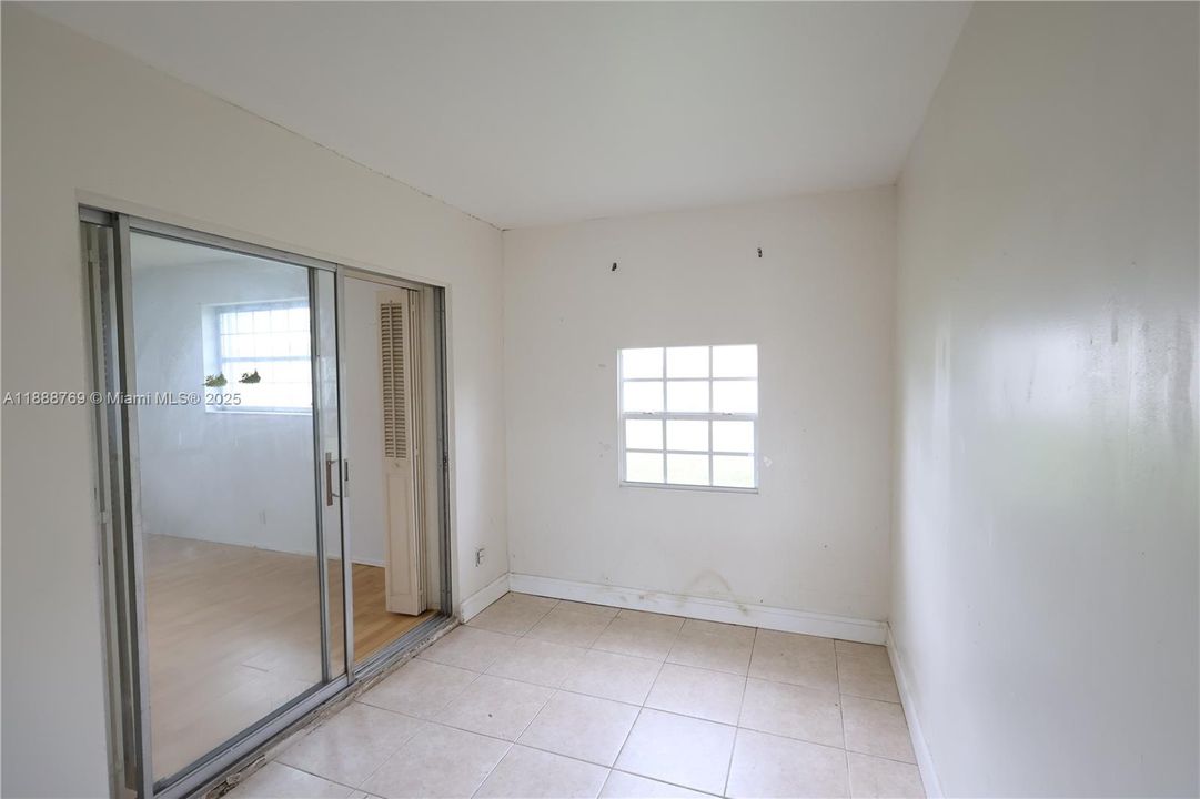 合同活跃: $200,000 (2 贝兹, 2 浴室, 1579 平方英尺)