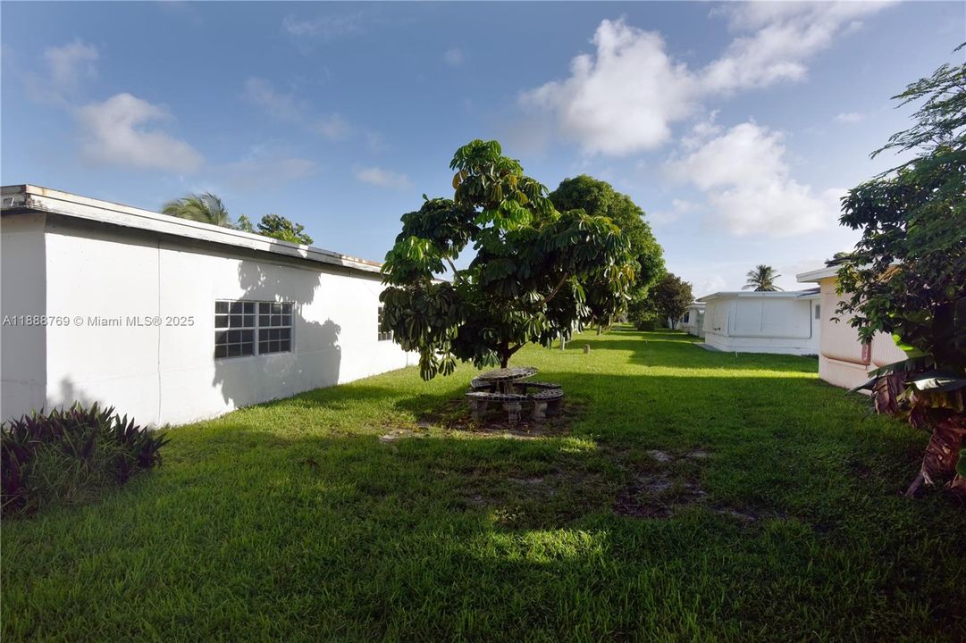 合同活跃: $200,000 (2 贝兹, 2 浴室, 1579 平方英尺)